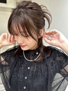ソラ 表参道(SORA) 【MOMONE】ミディアムレイヤーカチモリヘアアレンジグレージュ