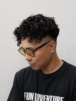 スター(STAR)&nbsp;カーリーパーマ×フェード｜男前ヘア