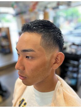 シャンゼ おもろの写真/《理容室・バーバーの特権》プロのシェービングでひげ・眉を整え、清潔感と魅力が際立つ好印象な姿へ◎