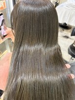シーナ バイ マグ(siina. by Mag)&nbsp;透明感オリーブベージュ×顔周りレイヤーカット