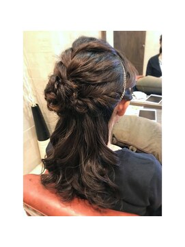 編み込みお花ハーフアップ Ai北千住 L ヘアリゾートエーアイ 北千住店 Hair Resort Ai のヘアカタログ ホットペッパービューティー