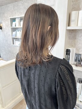 キャアリー(Caary) 福山Caaryまろみベージュインナーカラーミディアムレイヤーヘア