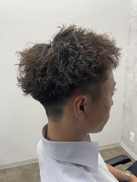 モエバイアリア(Moe by aria) 刈り上げ高めショートツイスパ