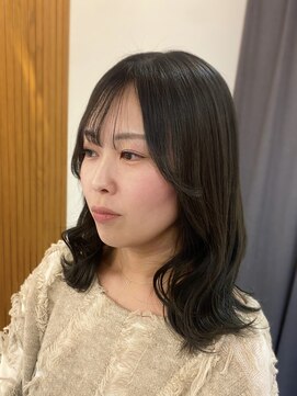 トワ(toi) 韓国風くびれヘア/顔周りレイヤー/ネイビーブルー/暗髪カラー