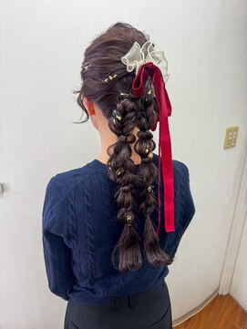 アカネ(Akane) ツインポニーテールアレンジ　編み下ろしアレンジ