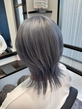 サロンドフィール 永山店(Salon de feel) 中性ウルフレイヤーマッシュシルバーアッシュ