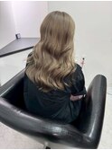 透明感ミルクティーベージュ×ゆるウェーブロング