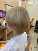 ハイトーンブロンドショート