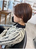 ワインブラウン×明るめブラウン奥行きショートカット前髪なし