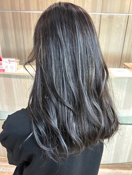 ラヴィエール(LAVIERE by R-EVOLUT) 白髪ぼかしハイライト　レイヤーカット　ネビージュ　白髪染め
