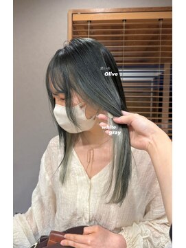 コヨーテ(coyote) ブリーチなしダブルカラー インナーカラー　オリーブグリーン