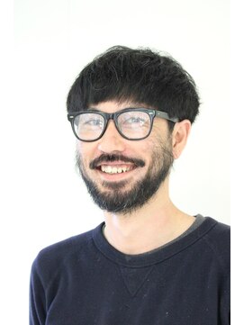 スパーク ヘアアンドフェイス(Spark HAIR&FACE) 髭とボブとメガネ