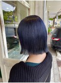 ブルーブラック×切りっぱなしボブ