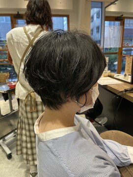 ビヨウシツ ポスタ ゆるふわパーマのショートボブ　正木ゆかり