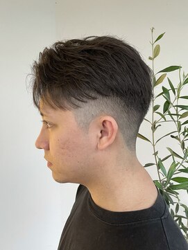 アルマ(ALMA) かきあげショート毛流れリバースパーマフェードカット