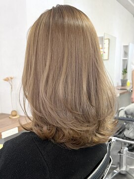 オウル(Owll) *ふんわりくびれレイヤーミディブリーチなしシアーベージュ*