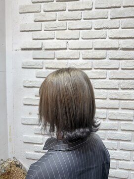 ビランチェ 池袋(bilancia) ホワイトグレージュ/ミニウルフ/デジタルパーマ