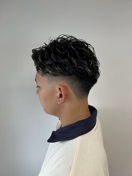 イッヒ 茅ヶ崎(IHHI) メンズハイライト/メッシュ/オールバック/フェード/ラルフカール