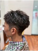スパイラルパーマ刈り上げツーブロックメンズヘア