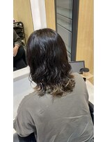 ブロッシー(blossy.)&nbsp;ミディアムパーマで抜け感抜群！10代20代30代