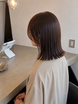 シエラヘアー(Sea Erra) 透明感ブラウングレージュ切りっぱなしボブ