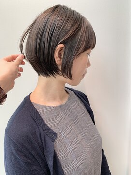 ステア ケース(stair case) 大人かわいい丸みショートボブ耳かけ前髪あり小顔サイドバング