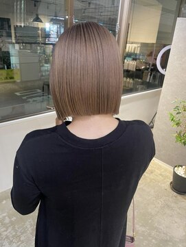 メリー オオサカ(Merly Osaka) 相性◎切りっぱなしボブ×ベージュカラー_creamy natural beige_