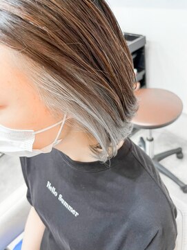 ルーフ 用賀(ROOF) インナーカラー/モノトーンシルバー【ROOF用賀】#髪質改善