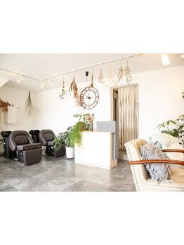 植物の多い癒され空間で、日頃の忙しさを忘れてゆったりとしたサロンタイムを…♪