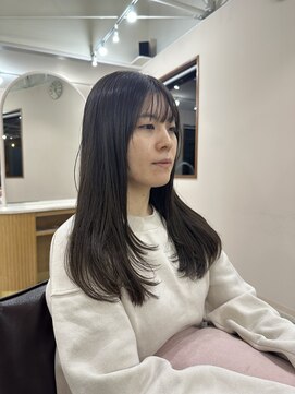 キュオンシア(CUEON. ciea) 顔まわりレイヤー×くすみベージュ