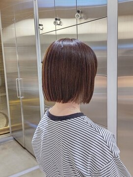 オーガニック リブ 川越(organic+live) 20代30代大人可愛い艶感グレージュ切りっぱなしショート