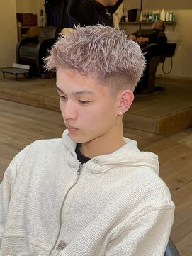 ミオ ベガ(Mio'' VEGA) 海外風ハイトーンベリーショート 金髪、ホワイトカラー