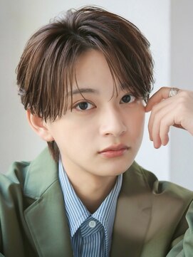 オーシャントーキョー サニー 原宿(OCEAN TOKYO Sunny) フェザーパーマセンターパートニュアンスパーマ韓国マッシュ黒髪