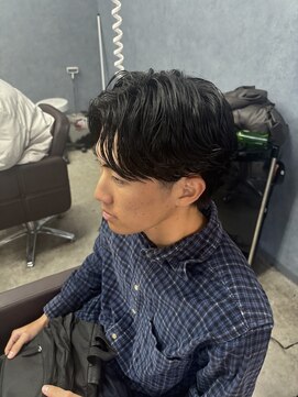 センターパート×毛流れパーマ