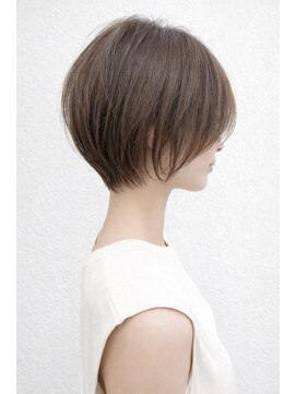 ショートレイヤー　ハイライト　ブリーチ　白髪ぼかし