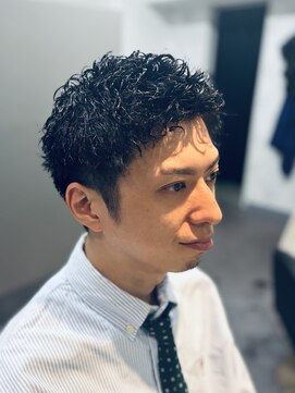 マジック 関目店(magic) 強すぎないカールで魅せる、大人の色気ピンパーマ