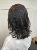 大人かわいいくびれミディラベンダーインナーカラー