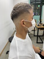 キューズ クラブ(cuz KLUB)&nbsp;【cuzKLUB】ミルクティシルバーカラー×スキンフェード［池袋］