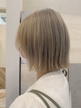 アストレアバイイーリス(ASTRAEA by Iris) 白っぽミルクティーベージュ