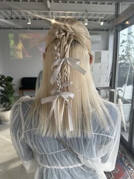 スワッグ(swag)の写真/特別な日を可愛いヘアで彩ります♪着物やドレスに合わせたあなたらしいアレンジに！<成人式/卒入学式>