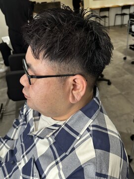 ヒュイル バイ ニアウ(Hwyl by Niau) メンズアップバングパーマニュアンスパーマ刈り上げ