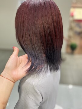 ビーハイブアヴェダ PARCO2店(BEHIVE AVEDA) ワインレッド×ネイビー　エンドカラー【三橋由奈】