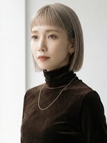 キビト(kibito)&nbsp;東新宿御苑金髪ボブミニボブハイトーン短めバング20代30代40代