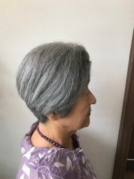 ラフラハ(LafuLaha) 白髪を生かしたショートヘア