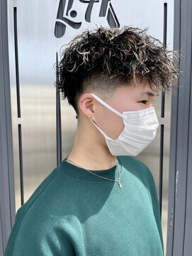 エルエー 大津店(L.A) 前下がりツイストスパイラル×ロースキンフェード