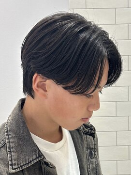 オーシャントーキョーセンダイ(OCEAN TOKYO SENDAI) ツーブロックセンターパート黒髪ニュアンスパーママッシュウルフ