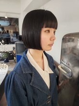 マカロニコースト(macaroni coast) 前髪ありボブぱっつんボブあごラインボブ黒髪ボブ