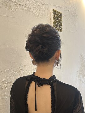 キキ(kiki) 【shiori】ボブでもできる変形お団子ヘアアレンジ♪