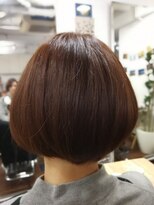 自然派美容室　トランスフォーム(TRANSFORM)&nbsp;毛先に重さを残したツヤサラ前下がりボブ