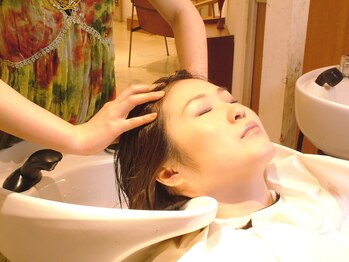 モーマ ビアンカ(mo-ma×BIANCA)の写真/【育毛促進☆】大人女性の髪のお悩みを解決！本格的な頭皮ヘアケアは《 mo-ma×BIANCA 》で。